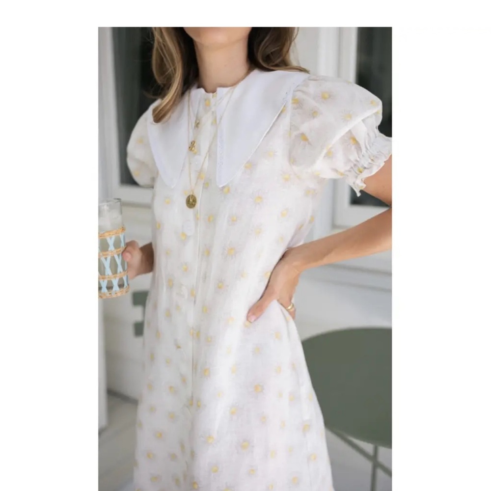 Elegant White Floral Dress with Peter Pan Collar